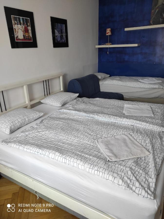 Apartment Maximilian บราติสลาวา ภายนอก รูปภาพ