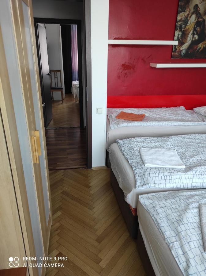Apartment Maximilian บราติสลาวา ภายนอก รูปภาพ