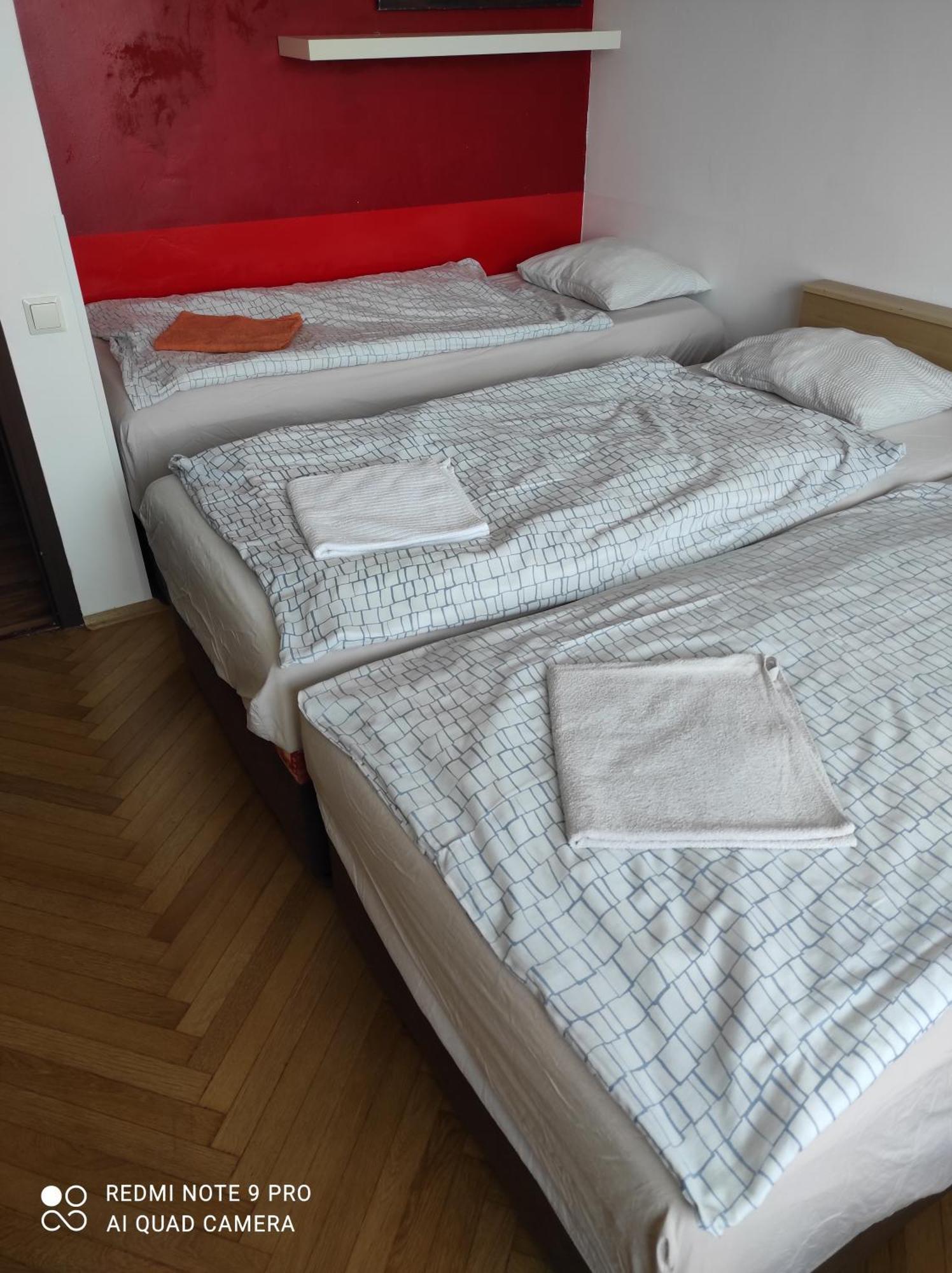 Apartment Maximilian บราติสลาวา ภายนอก รูปภาพ