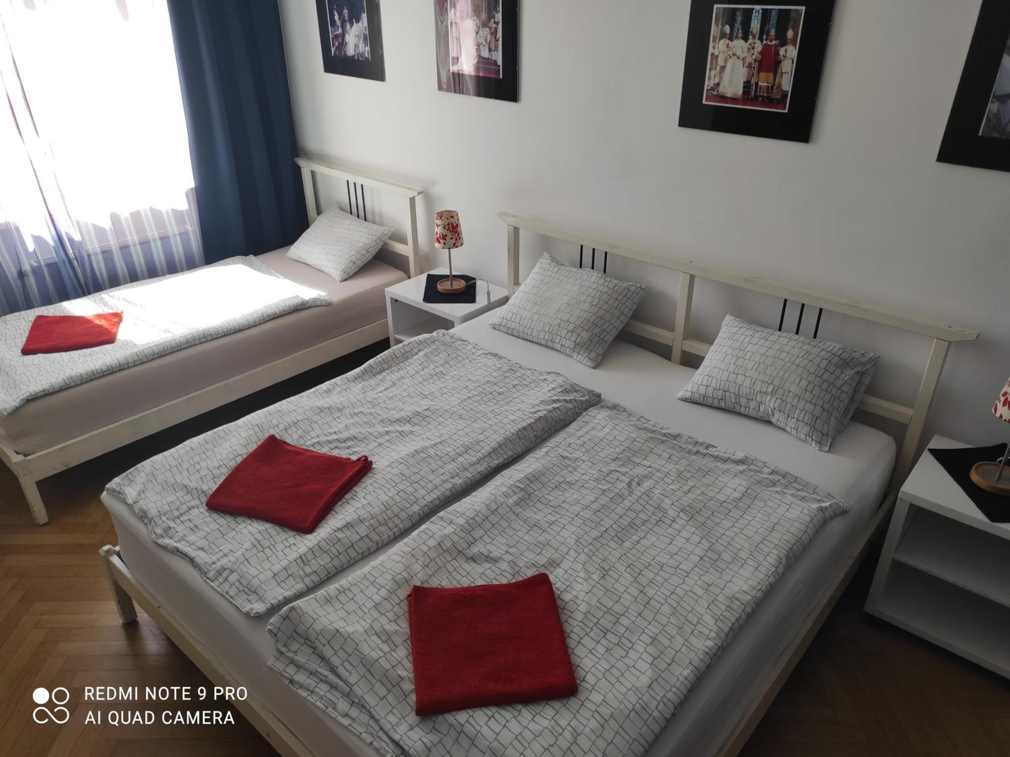 Apartment Maximilian บราติสลาวา ภายนอก รูปภาพ
