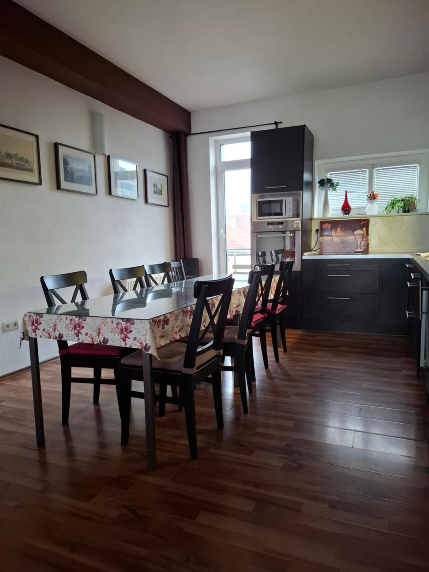 Apartment Maximilian บราติสลาวา ภายนอก รูปภาพ