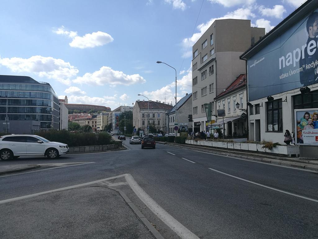 Apartment Maximilian บราติสลาวา ภายนอก รูปภาพ