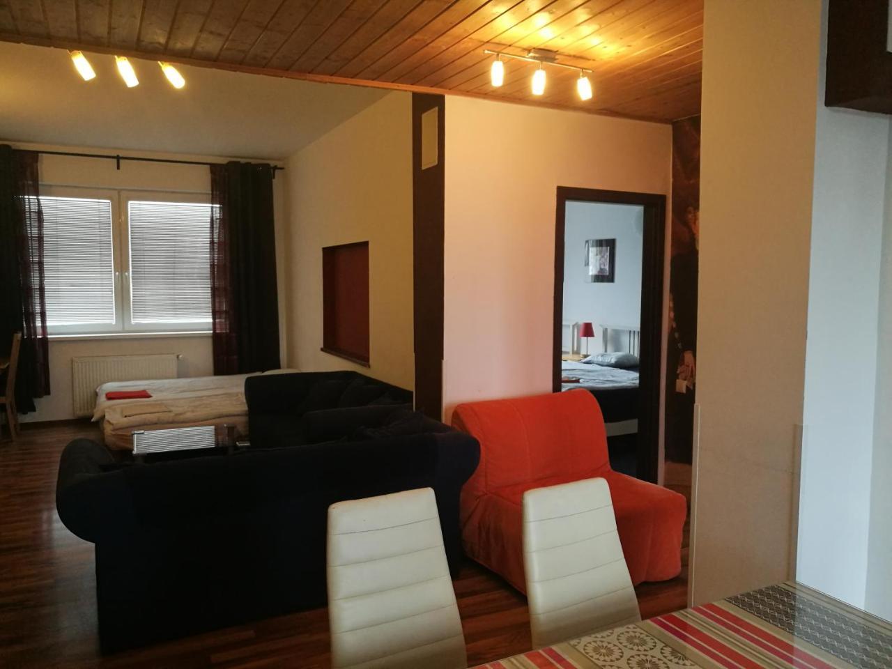 Apartment Maximilian บราติสลาวา ภายนอก รูปภาพ